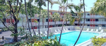 羅德岱爾堡機場紅地毯旅館和遊輪港口飯店