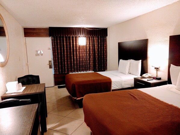 Cortinas blackout, tabla de planchar con plancha y wifi gratis 