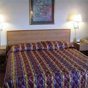 Room, 1 King Bed, Non Smoking | Iron/ironing board, free WiFi, bed sheets