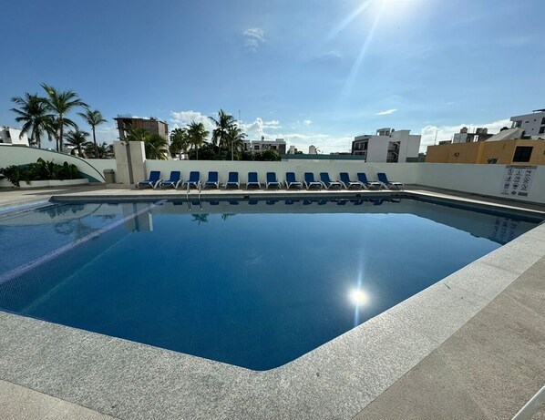 Outdoor pool, open 8:00 AM to 8:00 PM, pool loungers