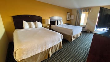 Quarto casal ou duplo luxo, 2 camas de casal | Escrivaninha, cortinas blackout, ferros/tábuas de passar roupa