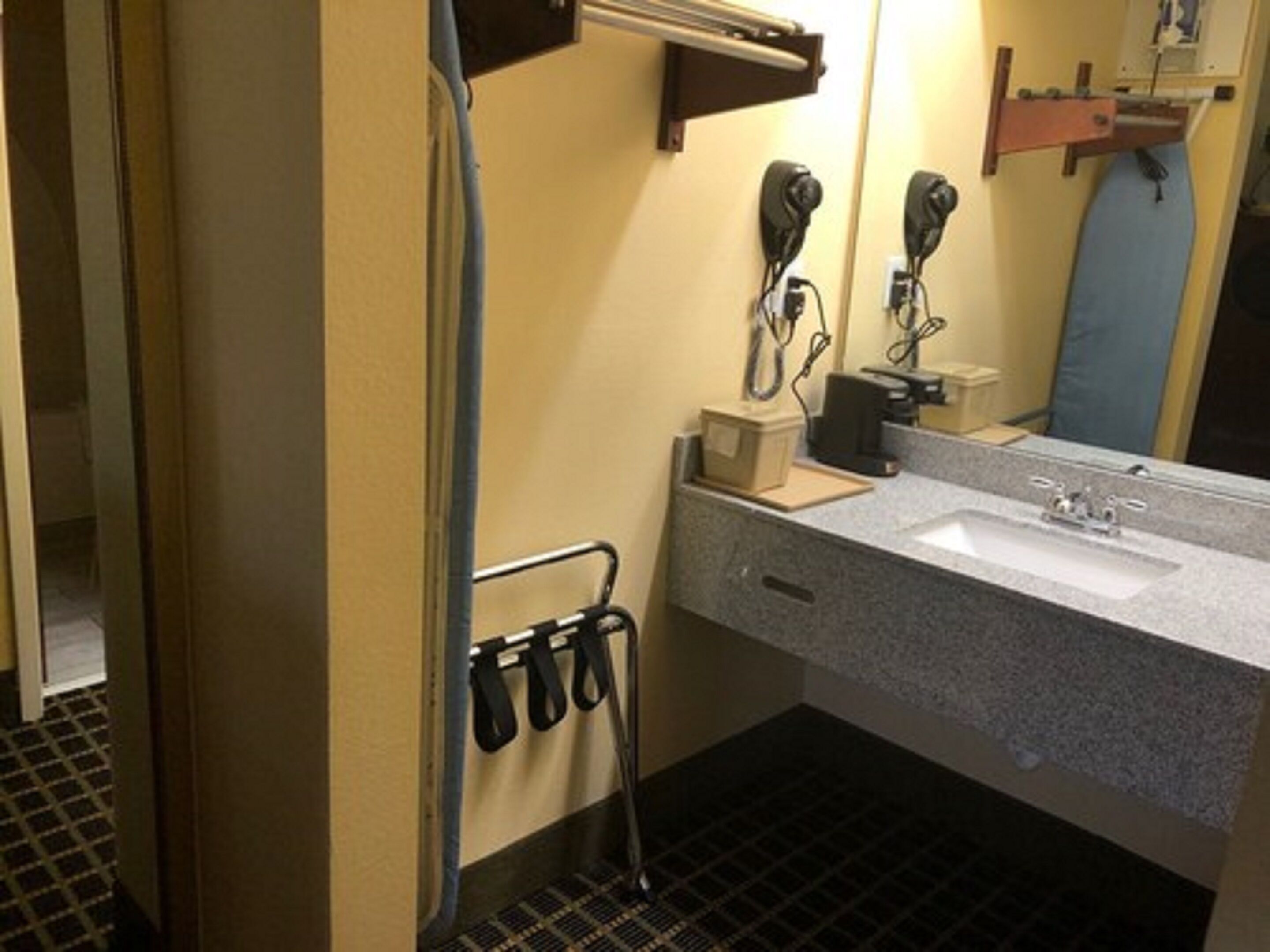 room, 1 king bed, accessible, non smoking | bathroom | shower, free toiletries, hair dryer, towels