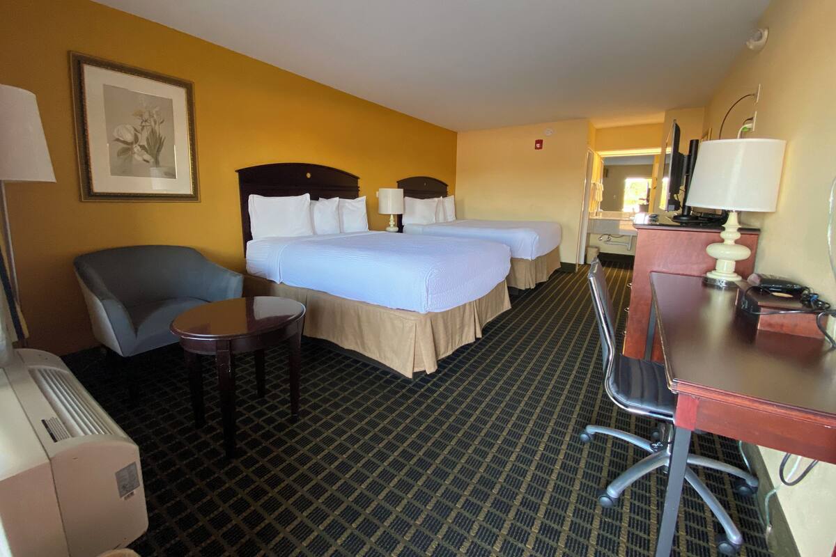 Deluxe Double or Twin Room, 2 Double Beds | Desk, blackout drapes, iron/ironing board, WiFi (free)