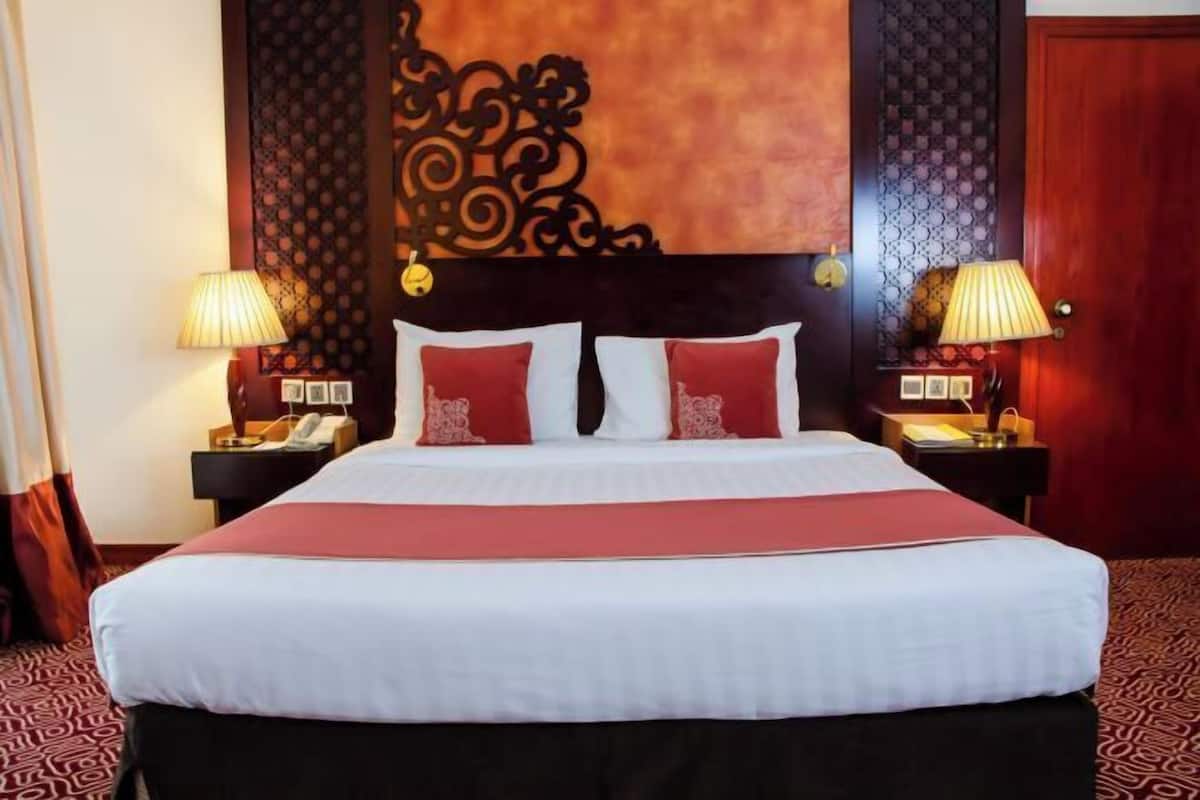 Premium bedding, pillowtop beds, minibar, in-room safe