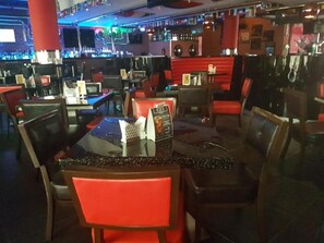 3 restaurants, lunch and dinner served, Indian cuisine