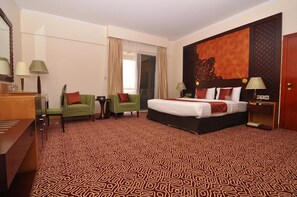 Premium bedding, pillow-top beds, minibar, in-room safe