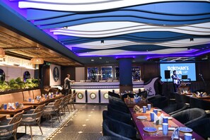3 restaurants; lunch and dinner served - Dubai Grand Hotel by Fortune (Dubai)