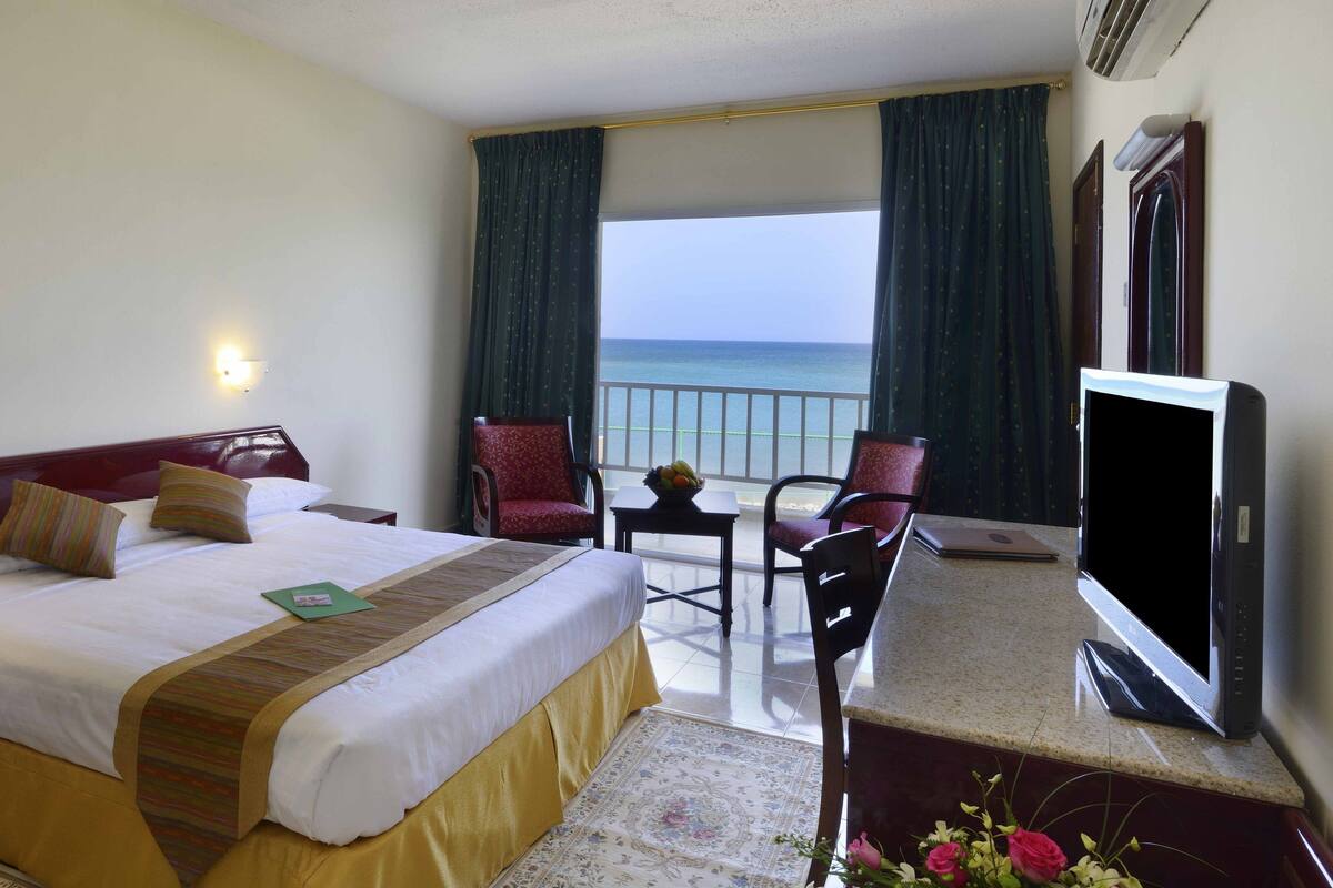 Pillowtop beds, in-room safe, cribs (surcharge)