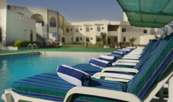 Outdoor pool - Resort Sur Beach Holiday (Sur)