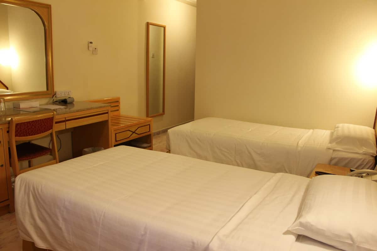Twin Room | Pillow-top beds, in-room safe, cots/infant beds, rollaway beds