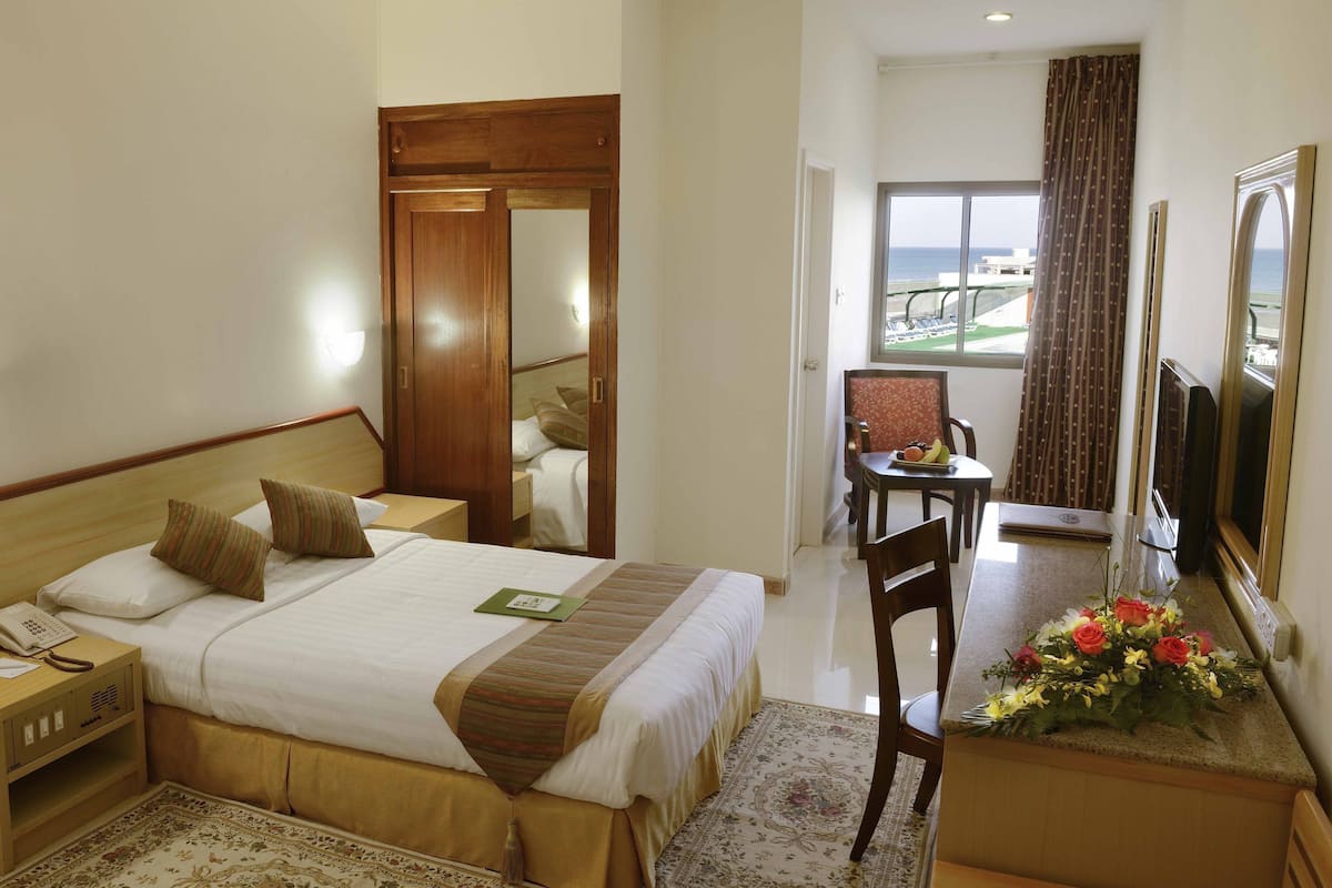 Pillowtop beds, in-room safe, cribs (surcharge)