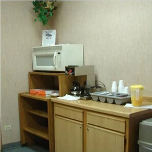 Room amenity - Red Carpet Inn Great Lakes (North Chicago)