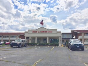 Exterior - Red Carpet Inn Great Lakes (North Chicago)