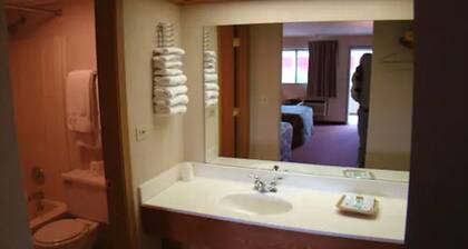 Red Carpet Inn Great Lakes