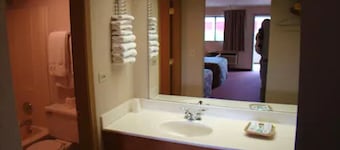 Red Carpet Inn Great Lakes