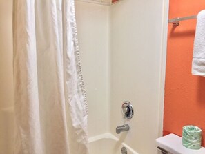 Combined shower/bathtub, hair dryer, towels, soap - Red Carpet Inn Great Lakes (North Chicago)