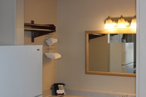 Room, 1 King Bed | Bathroom | Combined shower/tub, free toiletries, hair dryer, towels