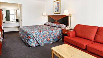 Room, 1 King Bed | Desk, free WiFi, bed sheets