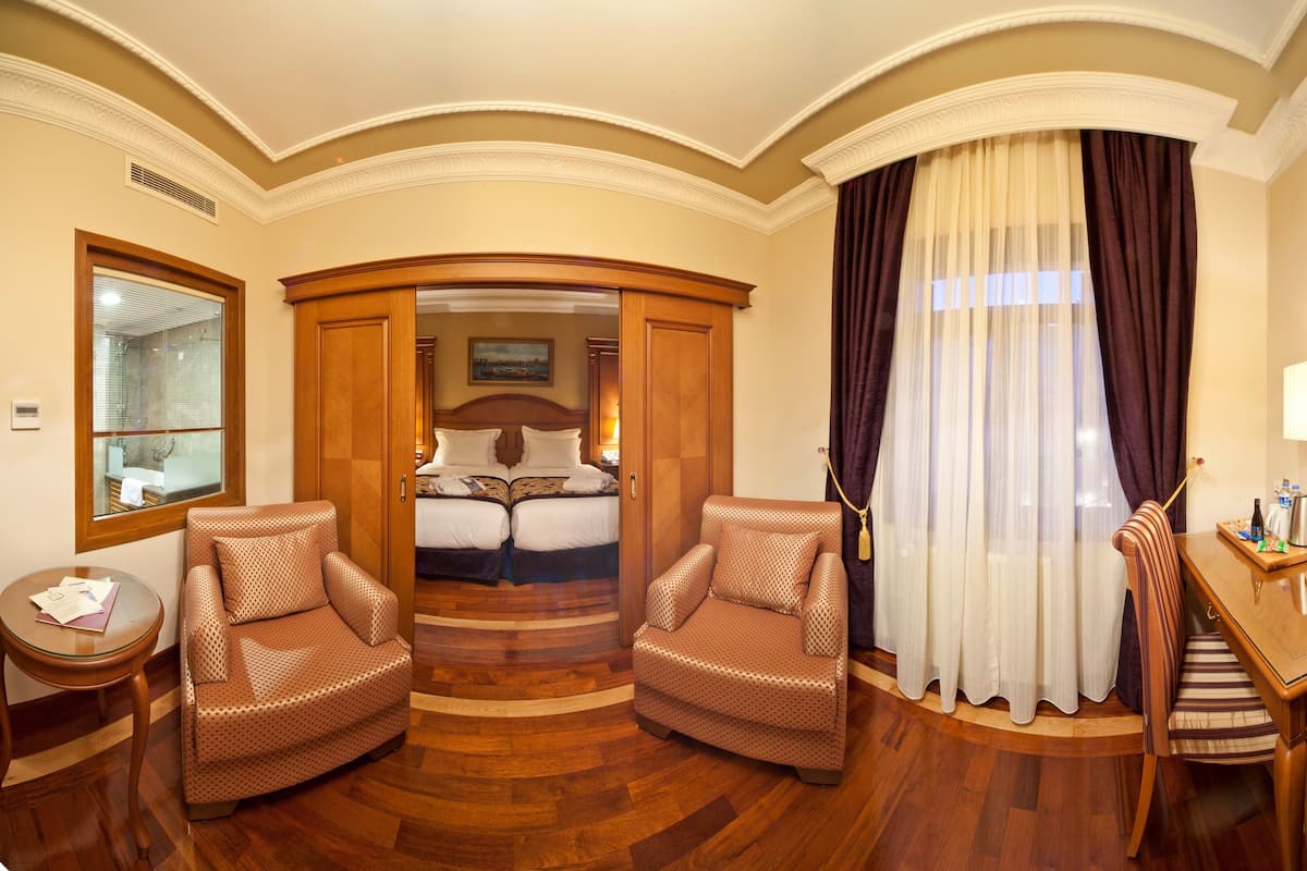 1 bedroom, premium bedding, minibar, in-room safe