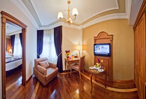 32-inch LCD TV with satellite channels, TV