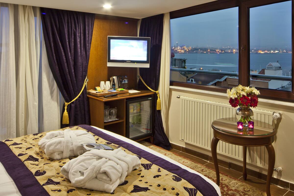 1 bedroom, premium bedding, minibar, in-room safe