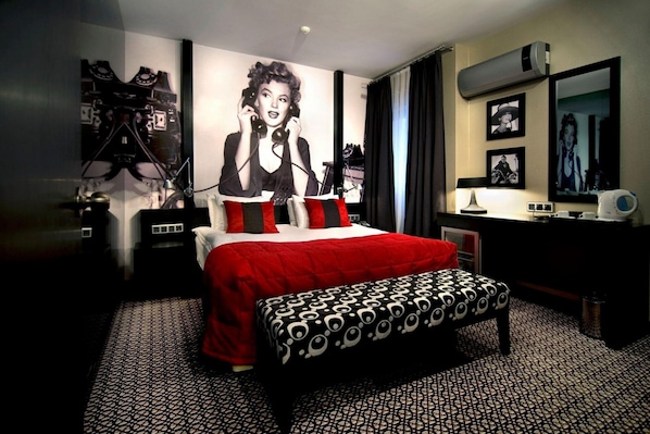 Ropa de cama de alta calidad, minibar y escritorio