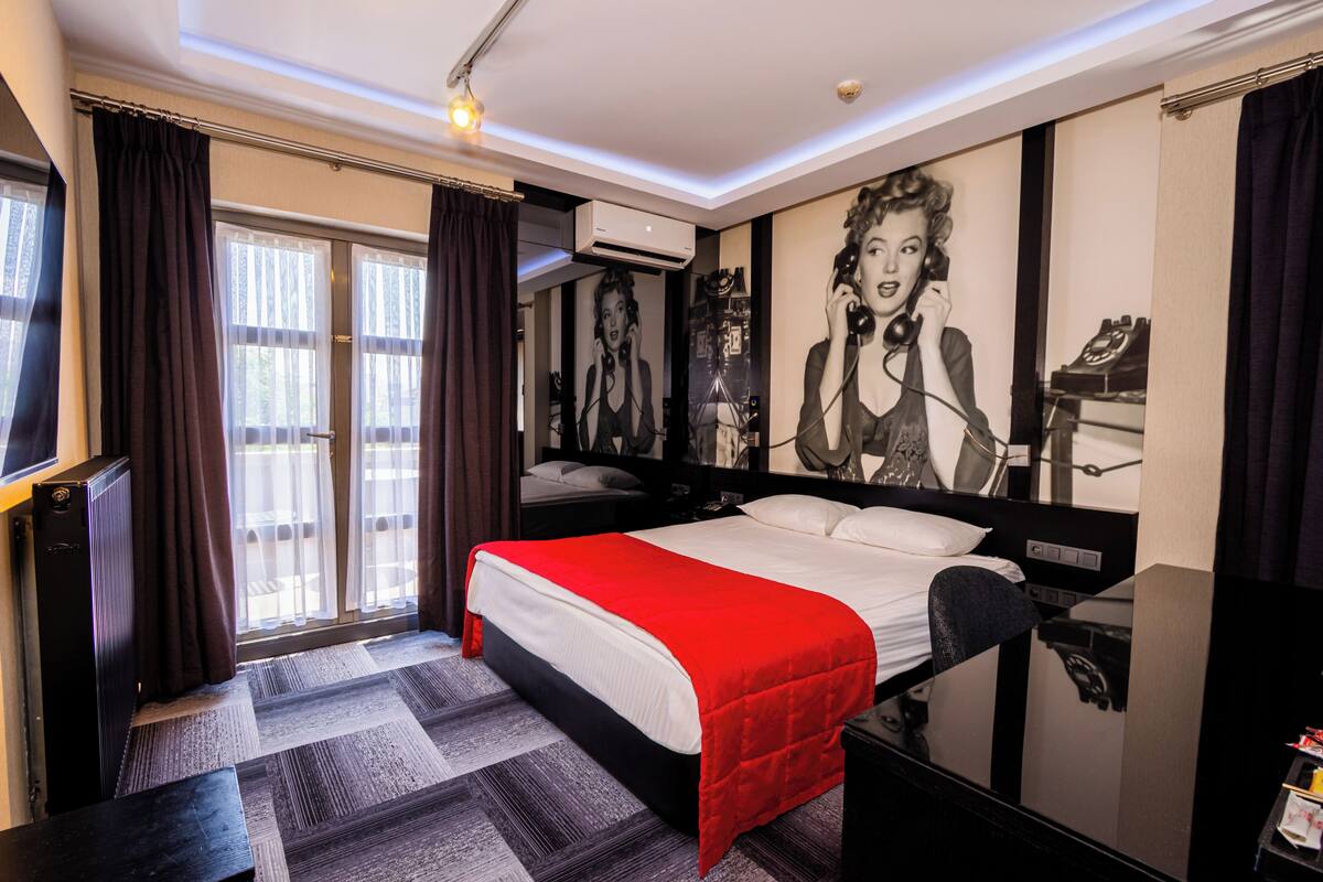 Ropa de cama de alta calidad, minibar y escritorio 