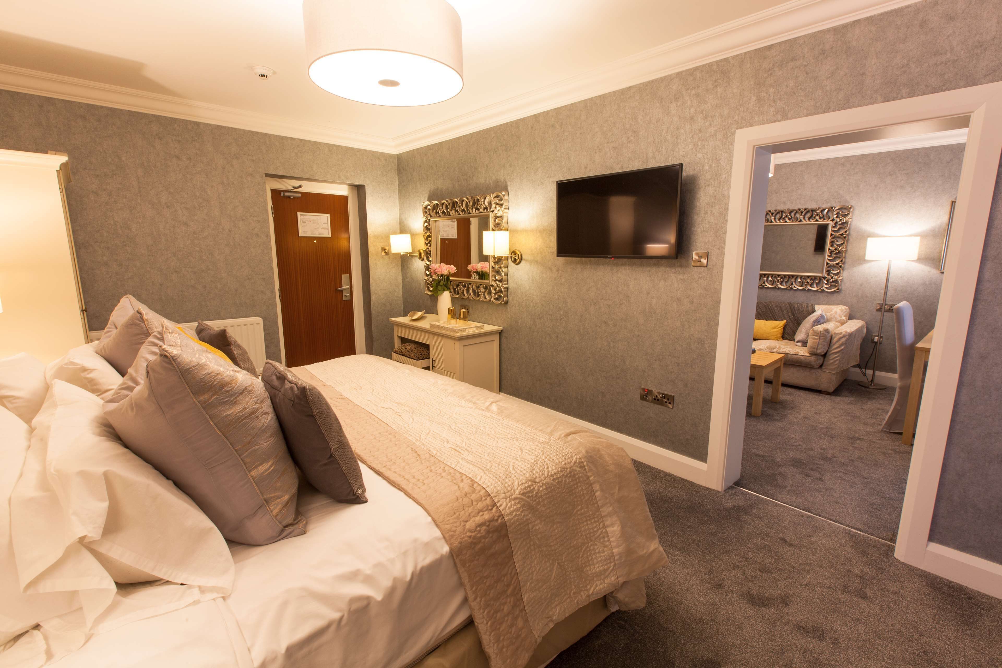 suite, 1 king bed, non smoking | in-room safe, desk, laptop workspace, rollaway beds