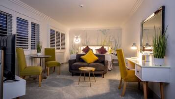 Suite, 1 King Bed, Non Smoking, Jetted Tub (Presidential) | In-room safe, desk, laptop workspace, rollaway beds