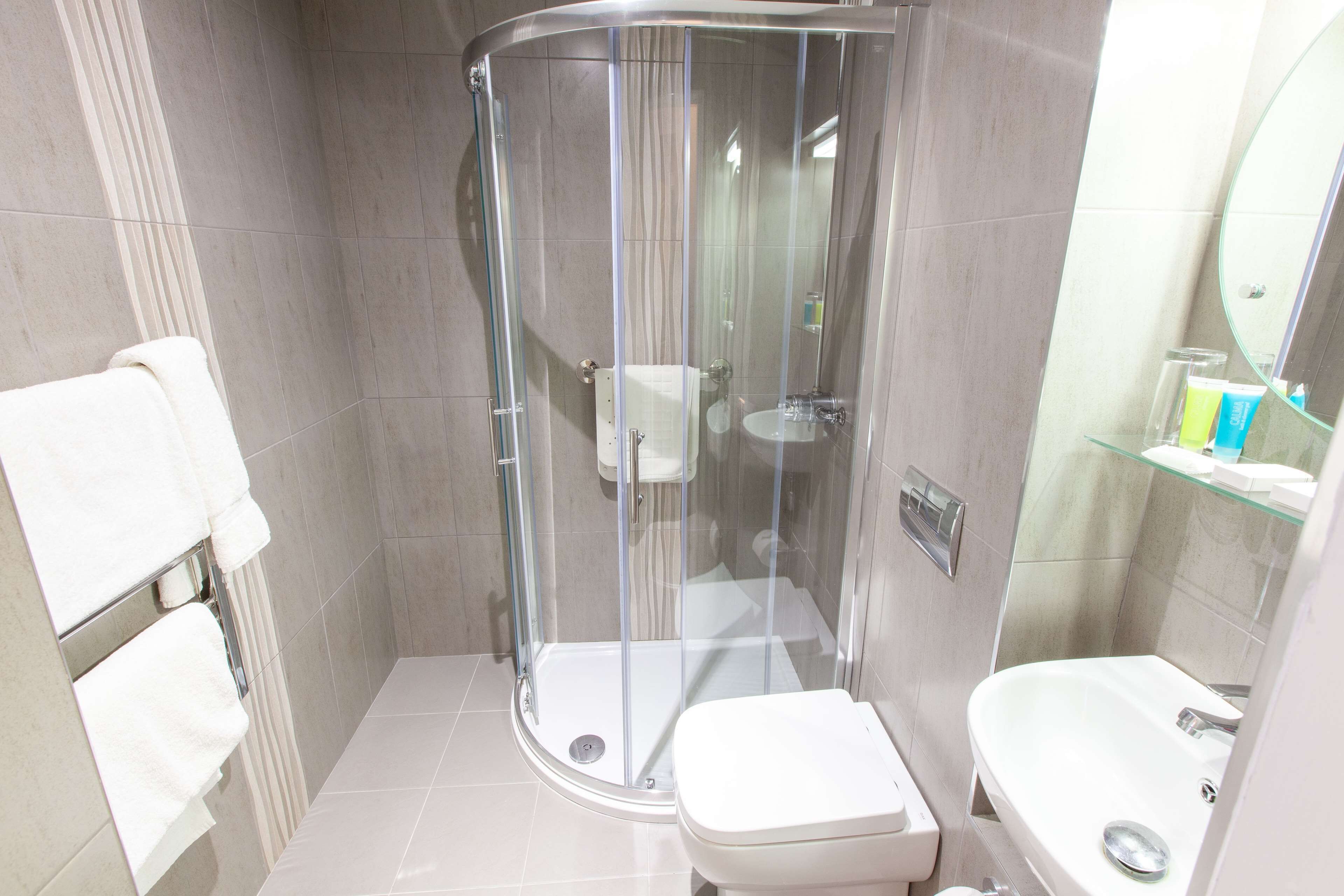 combined shower/bathtub, free toiletries, hair dryer, towels