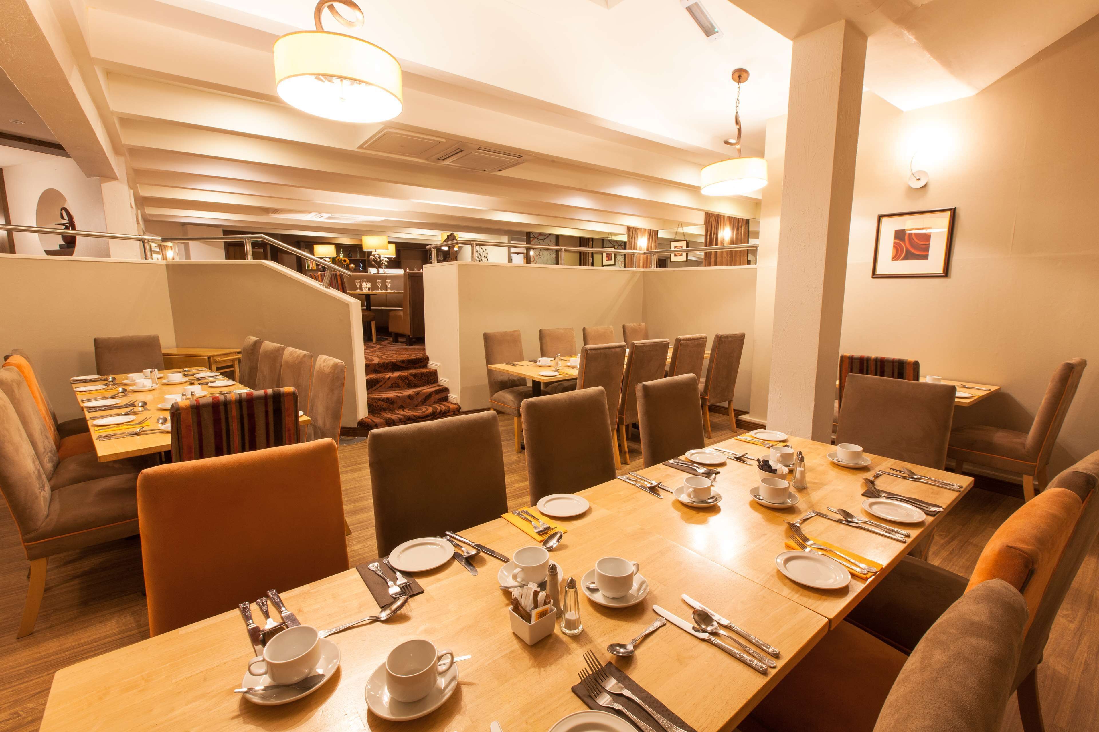 breakfast, lunch, dinner served; british cuisine