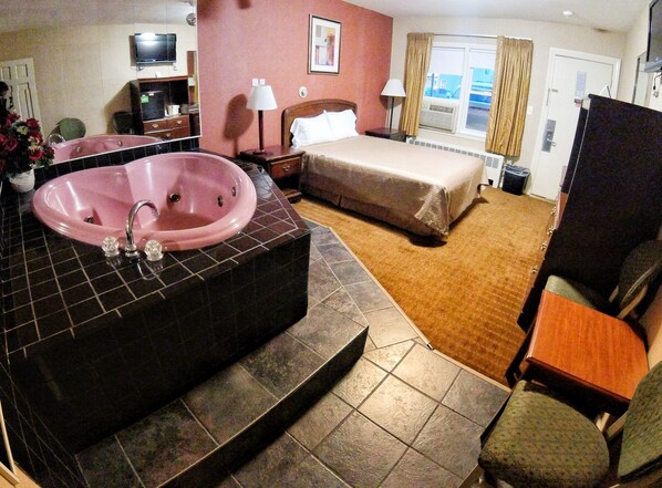 Standard Room, 1 Queen Bed, Non Smoking, Jetted Tub