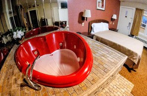 Standard Room, 1 Queen Bed, Non Smoking, Jetted Tub | Iron/ironing board, free WiFi