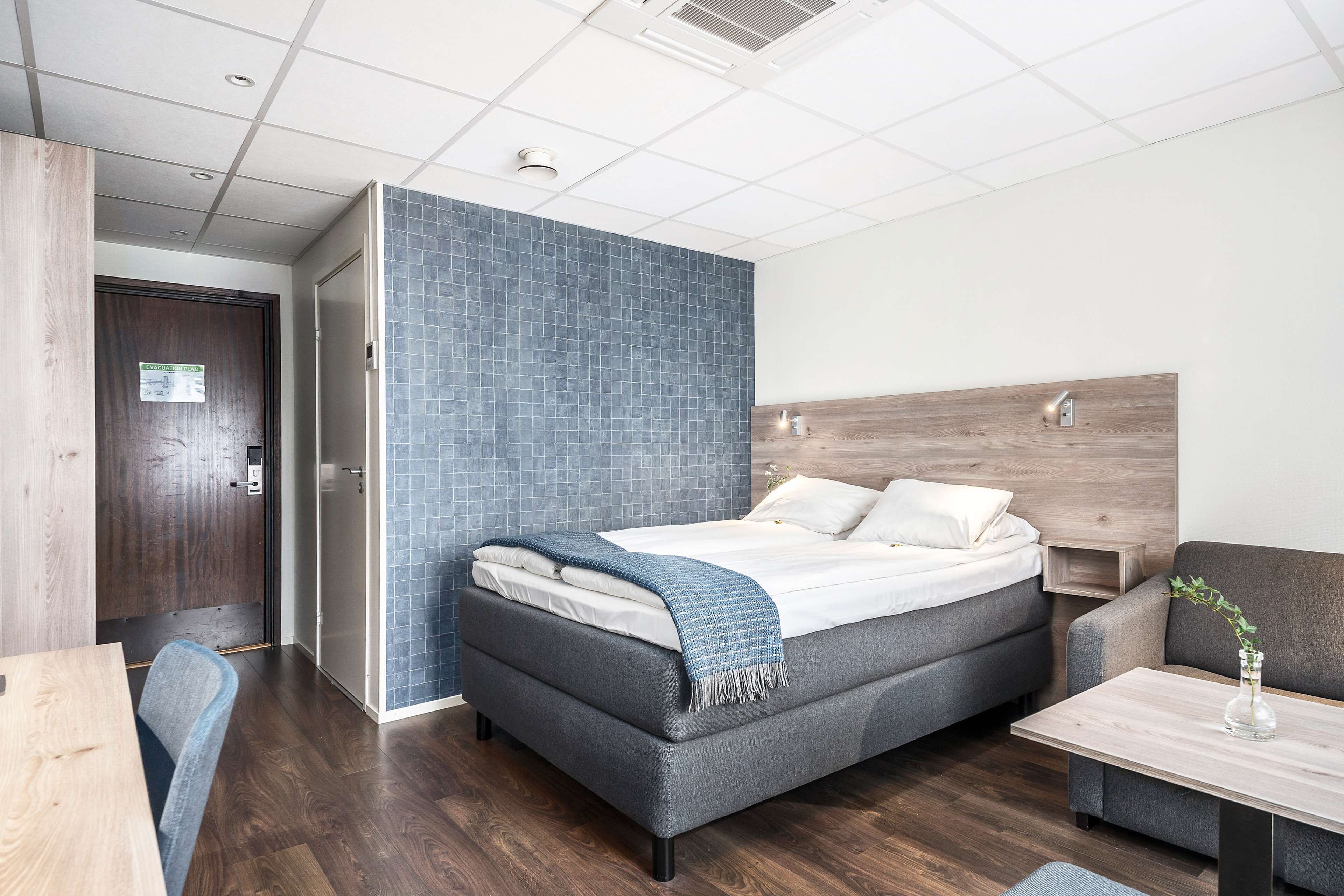 1 bedroom, minibar, desk, laptop workspace