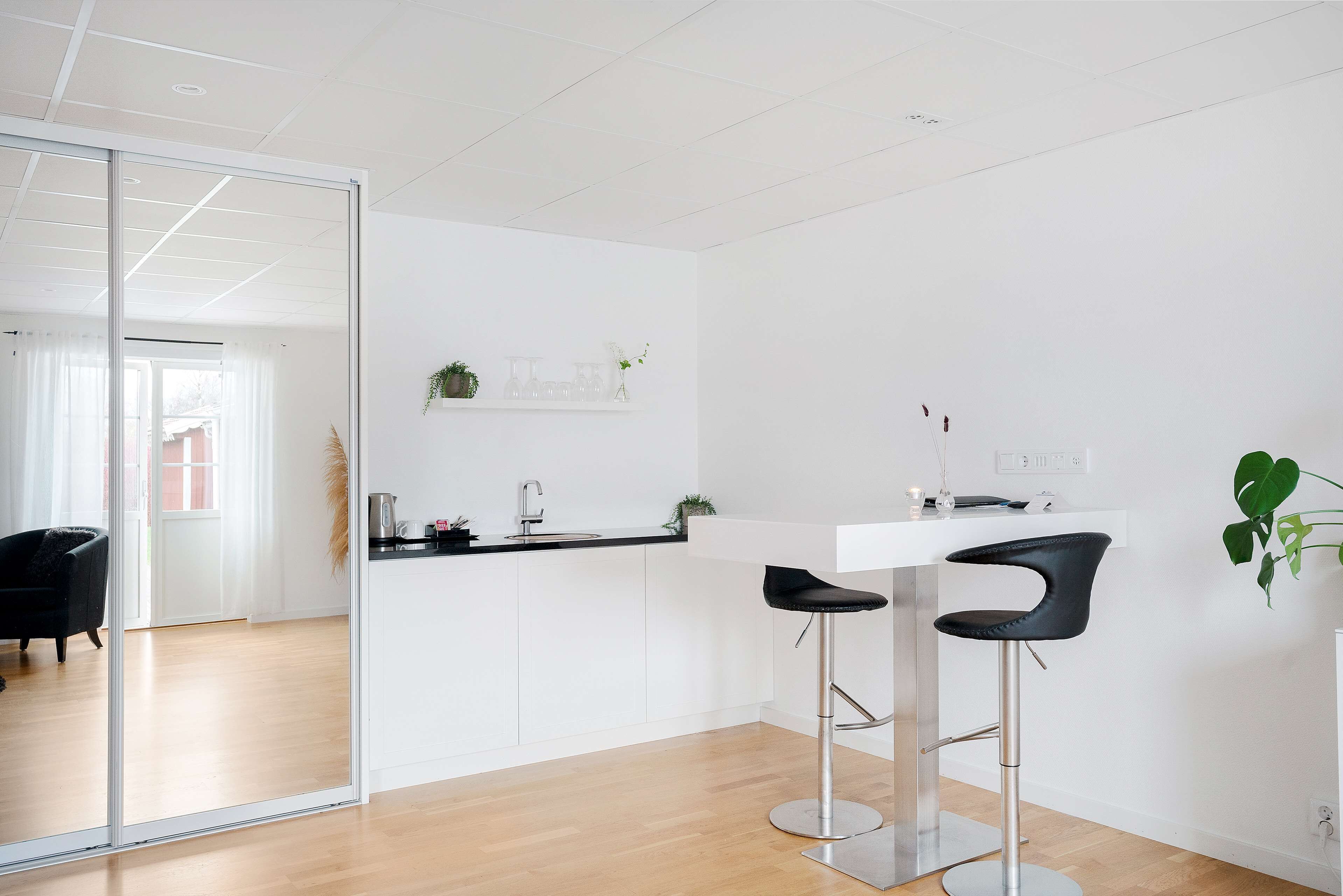 Minibar, desk, laptop workspace, blackout curtains