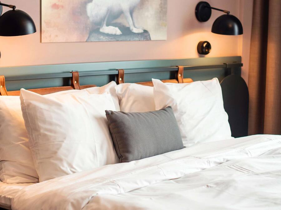 Egyptian cotton sheets, premium bedding, in-room safe, desk