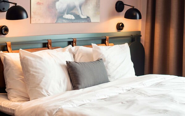 Egyptian cotton sheets, premium bedding, in-room safe, desk