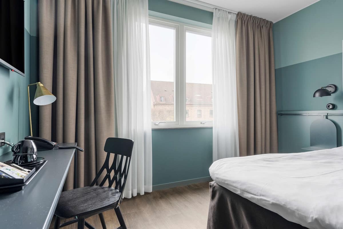 Standardrum - 1 enkelsäng - icke-rökare (Small Room, Spa not included) | ผ้าปูที่นอนฝ้ายอียิปต์, เครื่องนอนระดับพรีเมียม, ตู้นิรภัยในห้องพัก