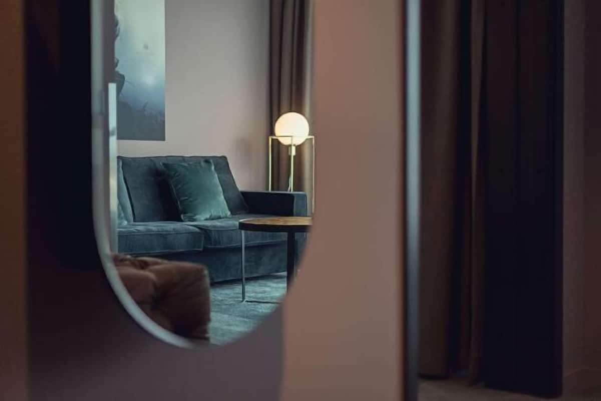 Living area | 42-inch TV with satellite channels