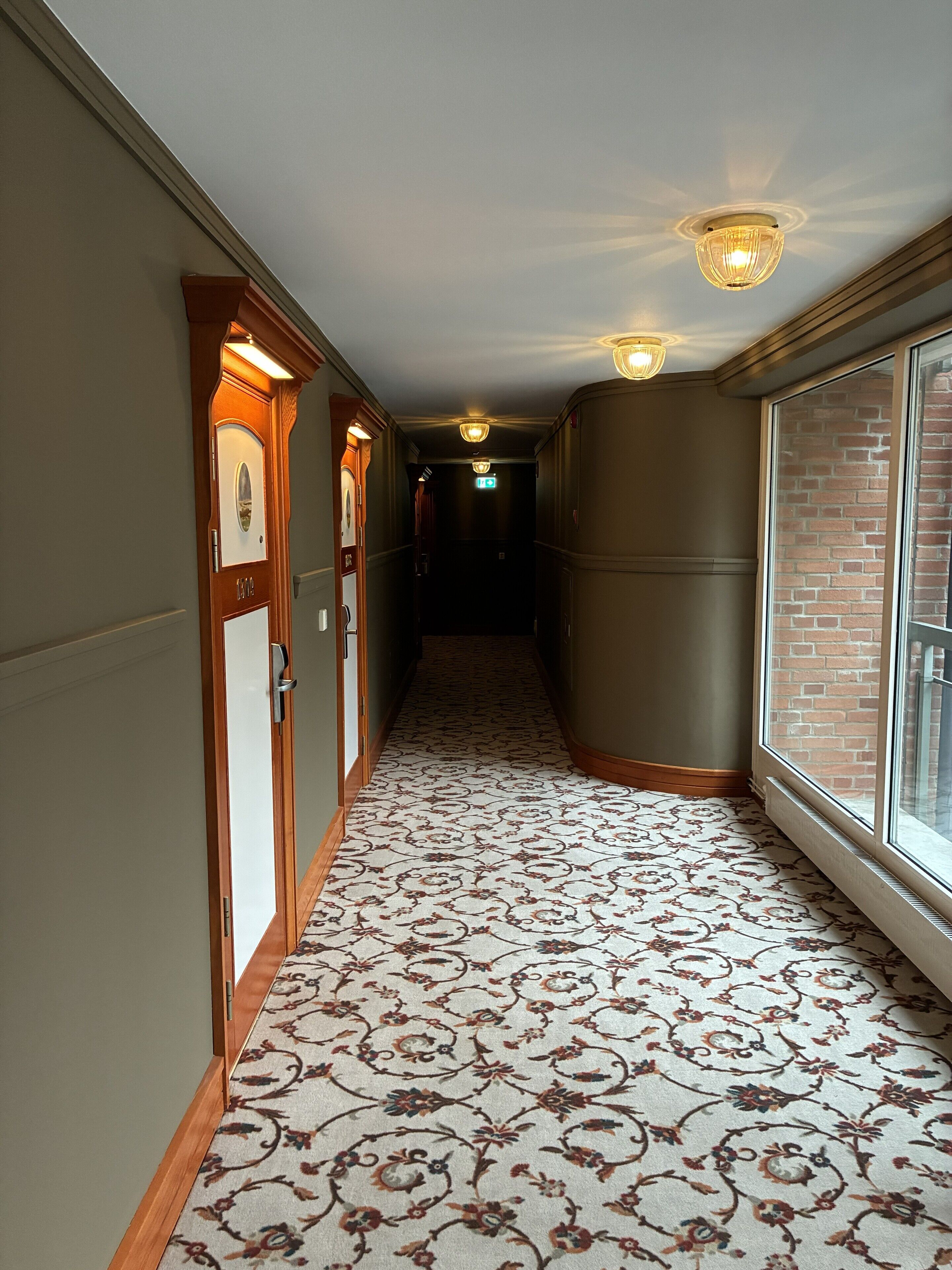 Handrails in hallways