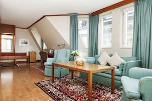 Chambre Familiale | Coin séjour