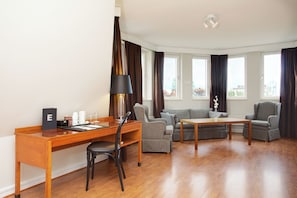 Family Room | In-room safe, individually furnished, desk, blackout drapes - Hotel Bishops Arms Malmö (Malmö)