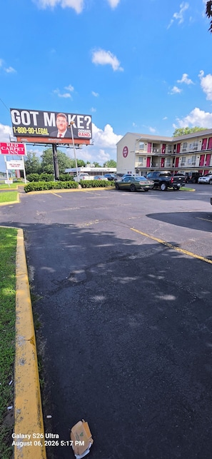 Exterior - Red Carpet Inn Williamstown (Williamstown)