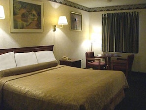 Standard Room, 1 King Bed, Non Smoking | Free WiFi, bed sheets