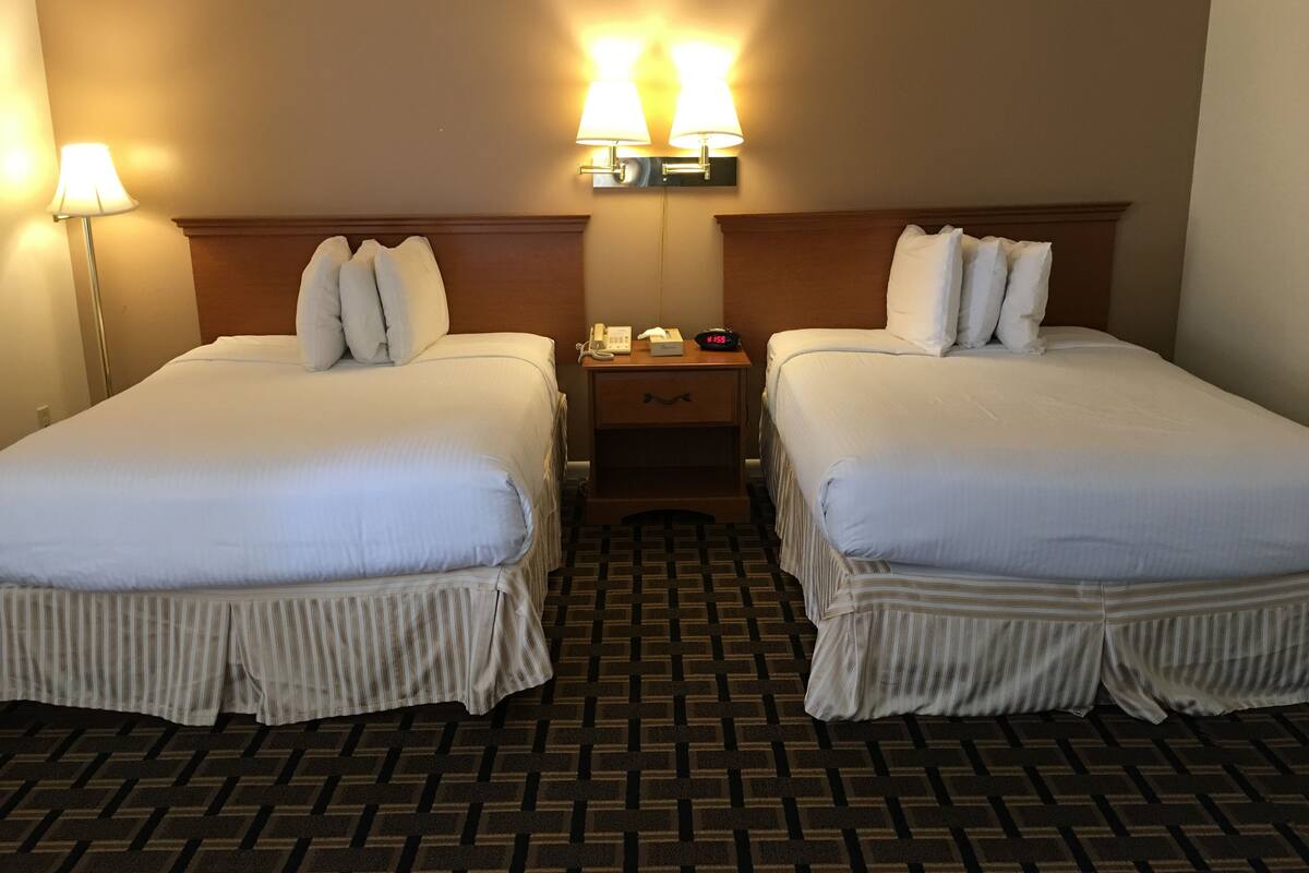 Double Room, 2 Double Beds | Soundproofing, iron/ironing board, WiFi (free), bed sheets