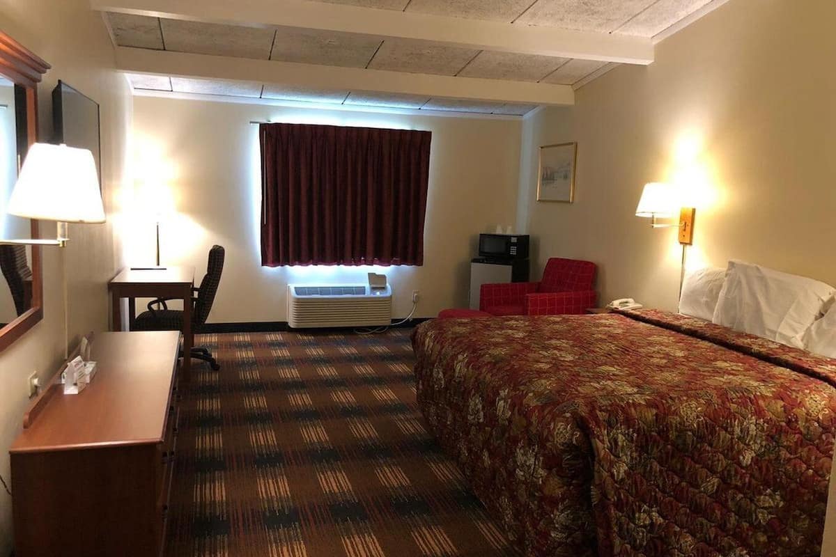 standard room, 1 king bed | free wifi, bed sheets