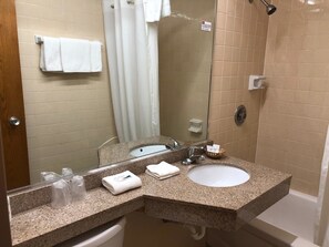 Standard Room, 1 Queen Bed, Non Smoking | Bathroom | Hair dryer, towels