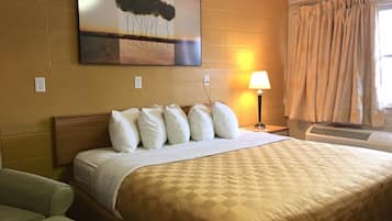 Standard Room, 1 King Bed | Desk, soundproofing, free WiFi, bed sheets