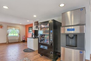 Vending machine - Motel 6 Harrisonburg, VA - South (Harrisonburg)