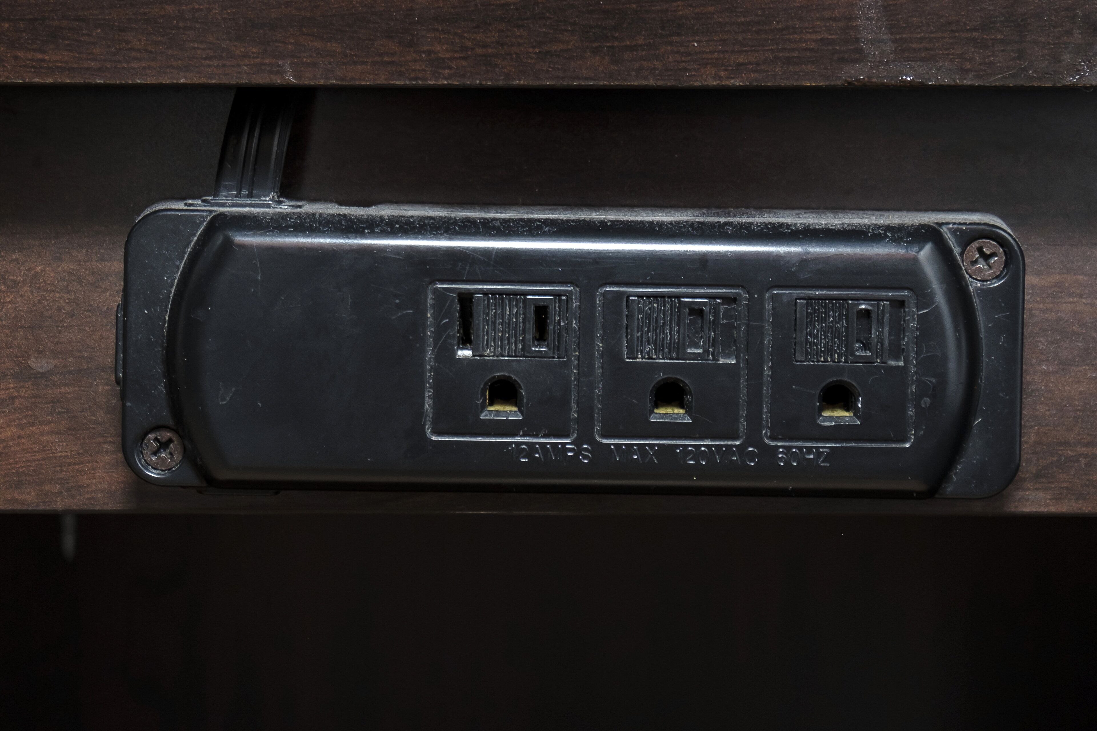 desk, free cots/infant beds, free wifi, bed sheets